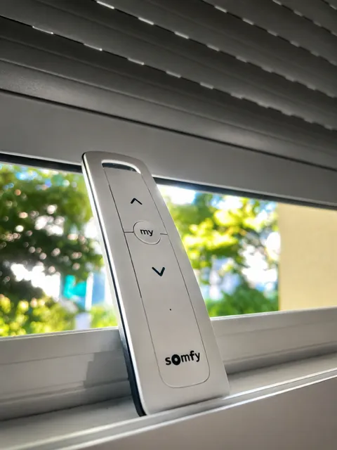 Installation de motorisation Somfy sur volet roulant à Angers — TD Serrurerie